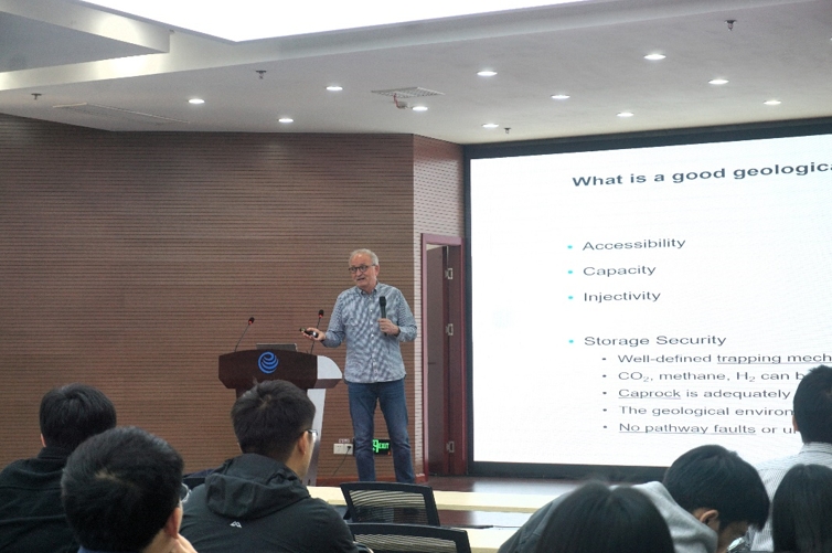 Rainer Helmig院士主讲中国科学院大学“小洪山讲坛”